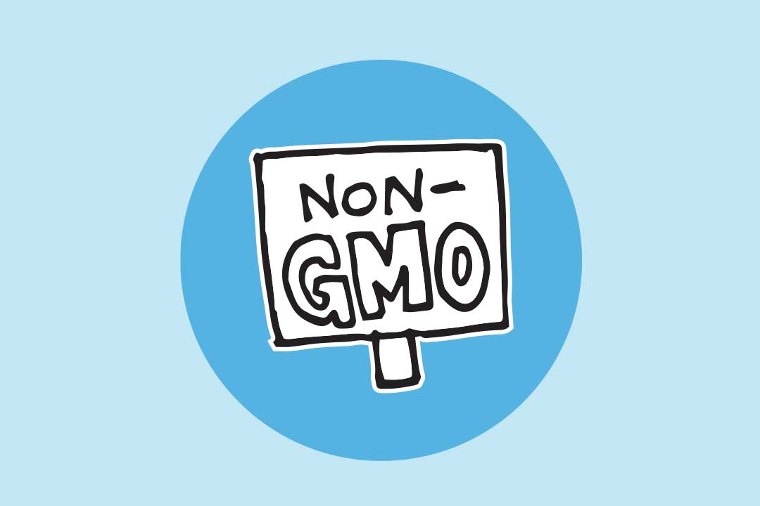 Auf einem Schild steht „No GMO“